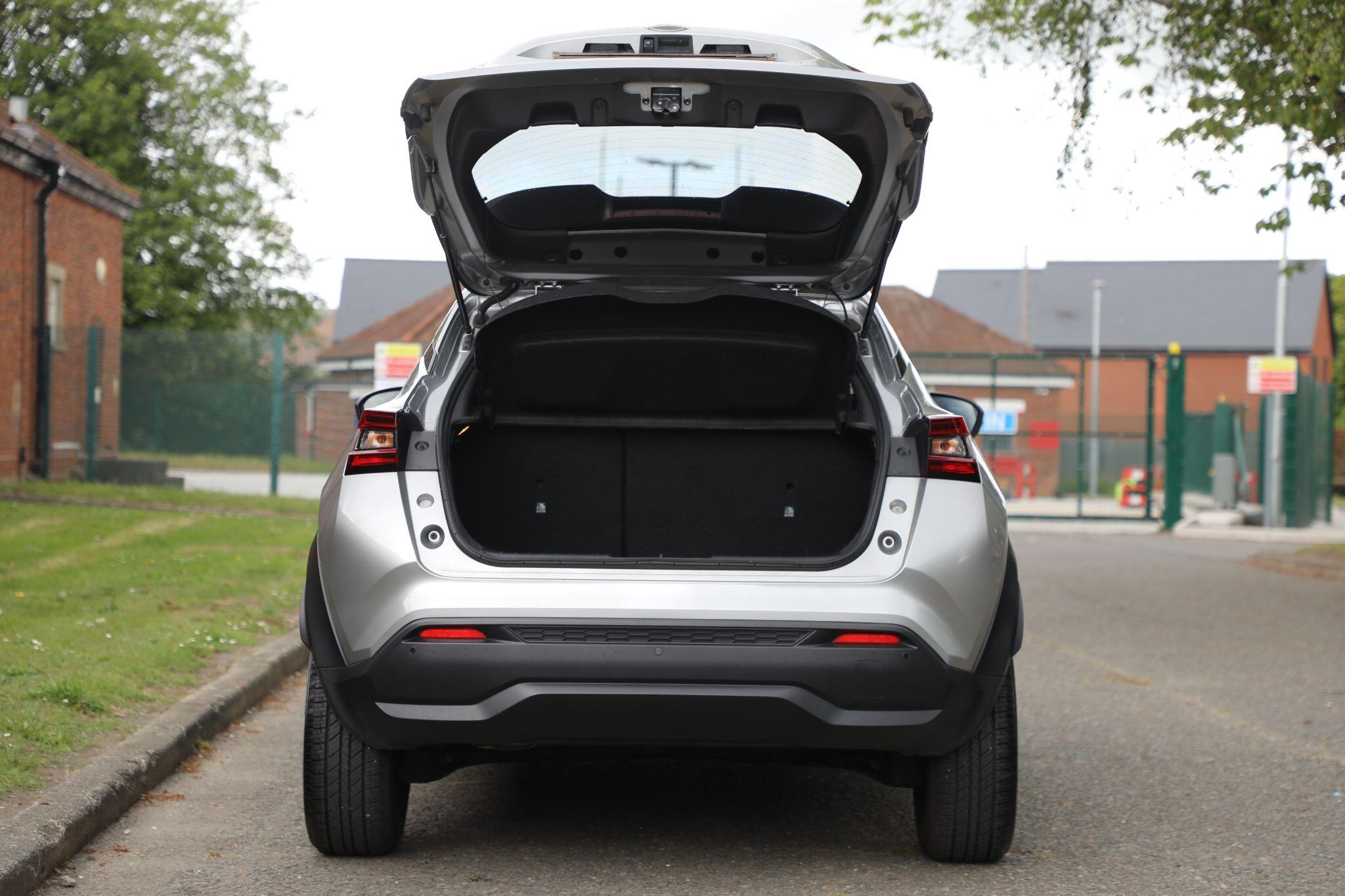 Large vehicle image